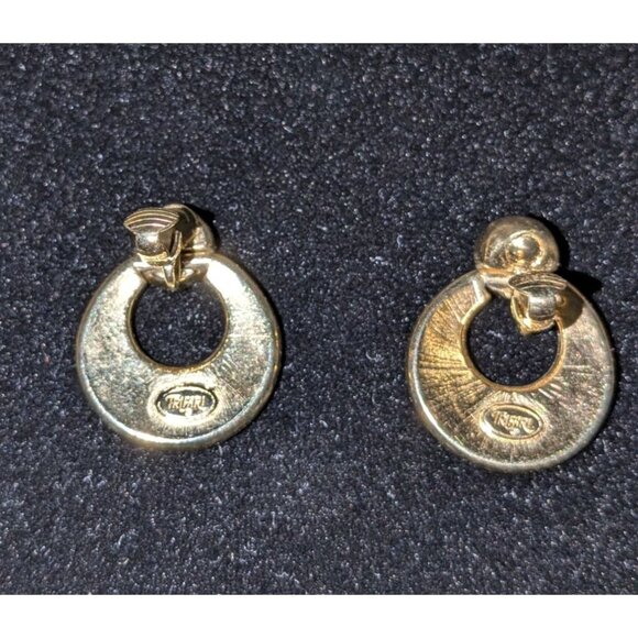 Trifari Vintage Red & Gold Clip-On Earrings - Picture 4 of 7
